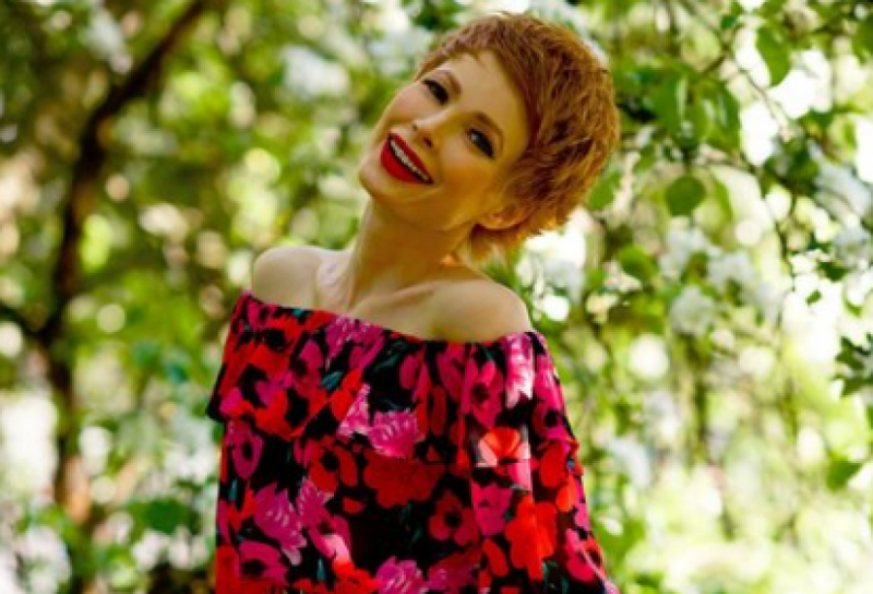 Олена-Христина Лебідь показала "повітряні кульки" в бікіні