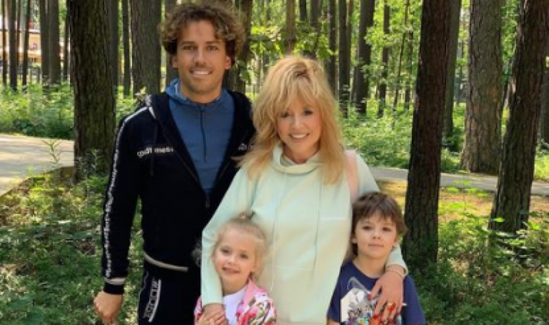 У мережі з'явилося фото сурогатної матері дітей Алли Пугачової і Максима Галкіна