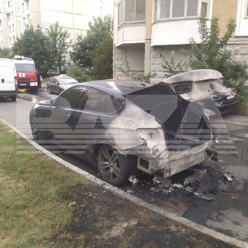 У Москві спалили автомобіль топ-чиновника Генштабу: відповідає за військову цензуру
