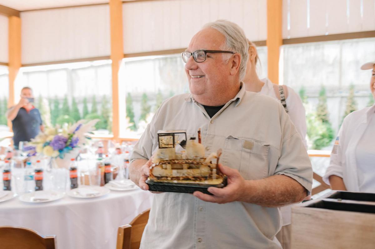 Американський мільярдер Говард Баффетт відвідав Рівненщину і попрацював на комбайні Американський мільярдер Говард Баффетт відвідав Рівненщину і попрацював на комбайні