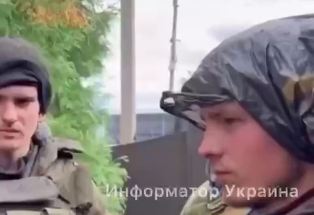 'Зачем вы сюда приперлись?': боец ВСУ наорал на 20-летних пленных россиян 'Зачем вы сюда приперлись?': боец ВСУ наорал на 20-летних пленных россиян