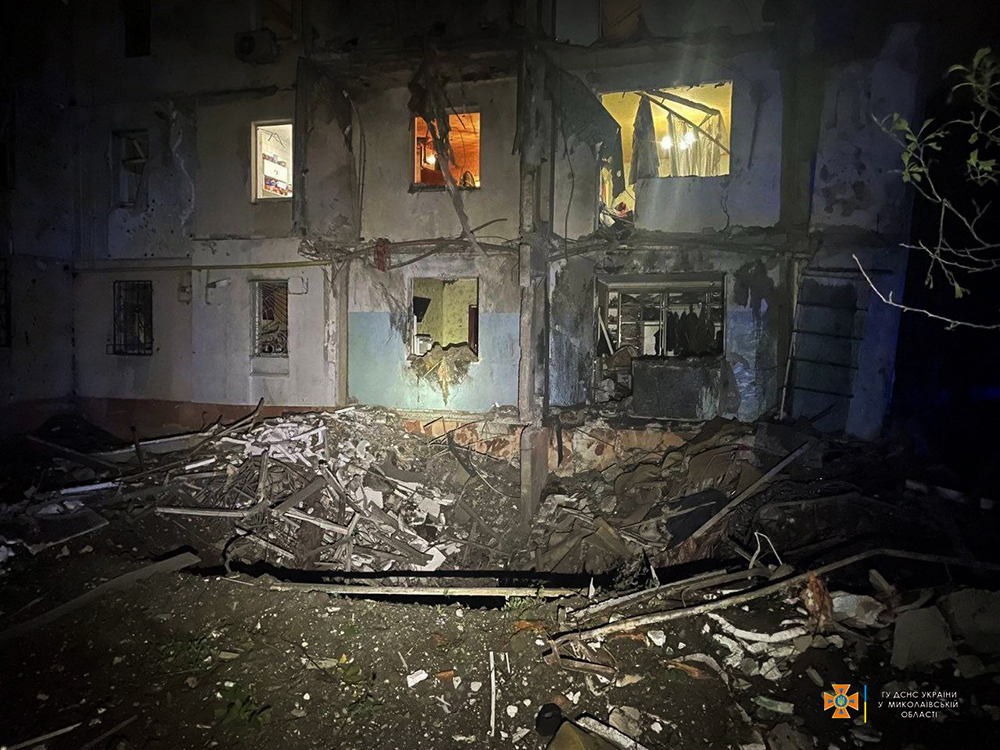 РФ вдарила ракетами по багатоповерхівках Миколаєва: є загиблі та поранені