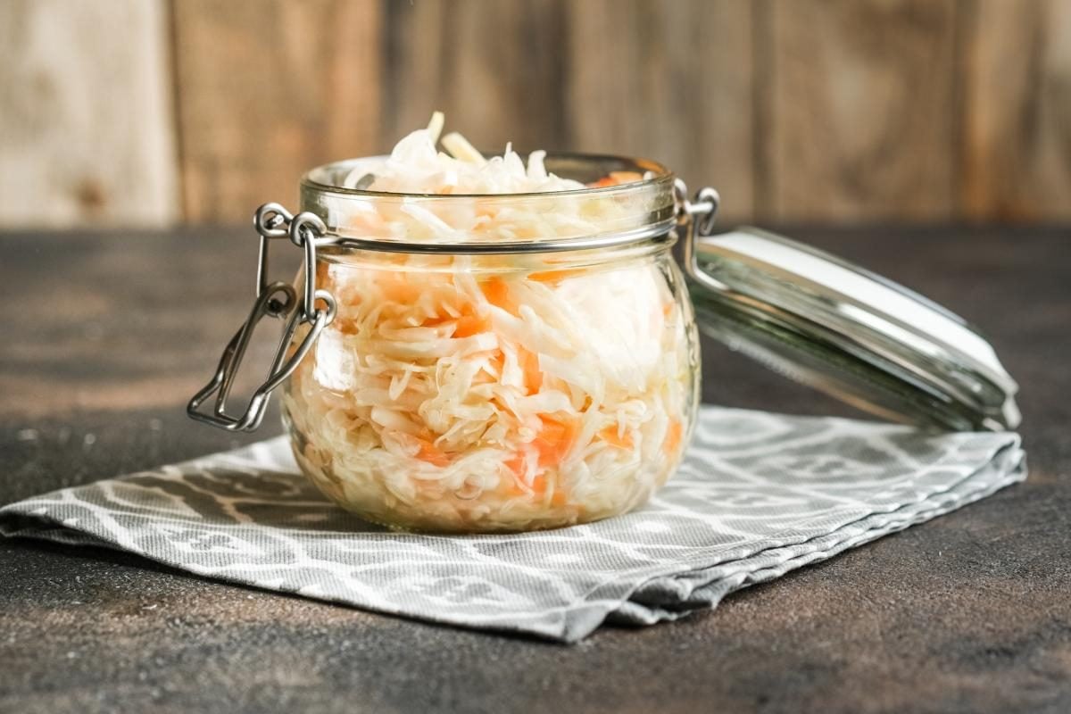 Квашеная капуста рассол. Почему квашеная капуста становится мягкой. Квашеная капуста рассол. Почему при квашении капусты тягучий рассол. Почему при квашении капусты тягучий рассол.