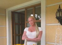 Сняла даже купальник: Волочкова показала, как ее парит мужик в бане