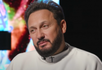 Нове обличчя і волосся: 53-річний Михайлов змінився до невпізнання