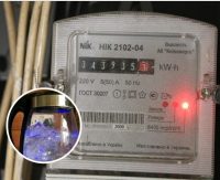 Українці можуть платити за світло вдвічі менше: назвали простий спосіб