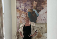 Очі кровоточать: Волочкова показала свій царський будинок зсередини