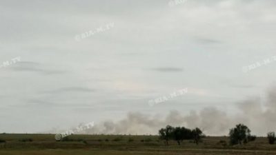 У Мелітополі гримлять нові вибухи: з аеродрому вивозять розбиті вертольоти РФ
