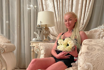 Почему она всегда голая?: Волочкова ошарашила поклонников походом в салон красоты