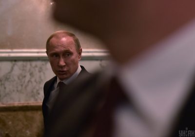 То ли президент идиот, то ли старец ненастоящий: Путин сбежал из Москвы на встречу с шаманом - СМИ