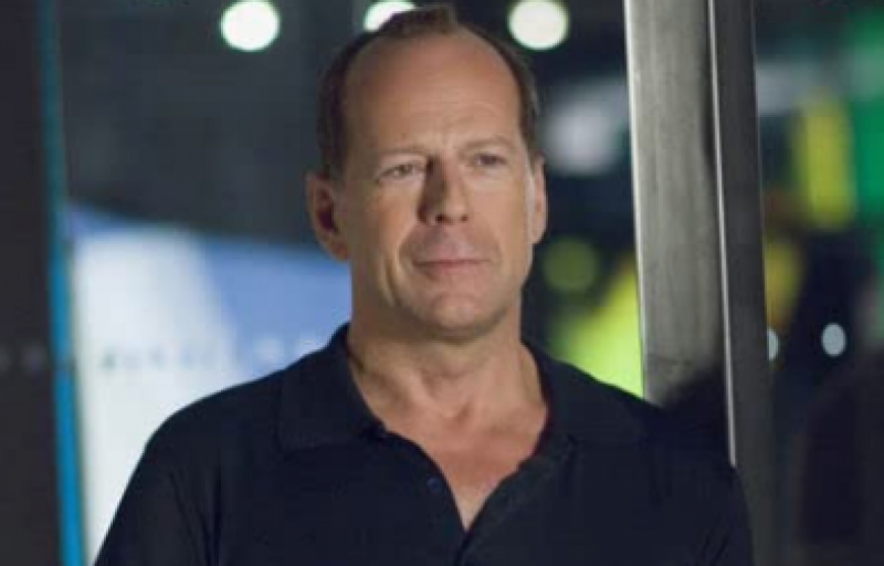 Виглядає загубленим: у мережі з'явилися свіжі фото страждаючого афазією Брюса Вілліса