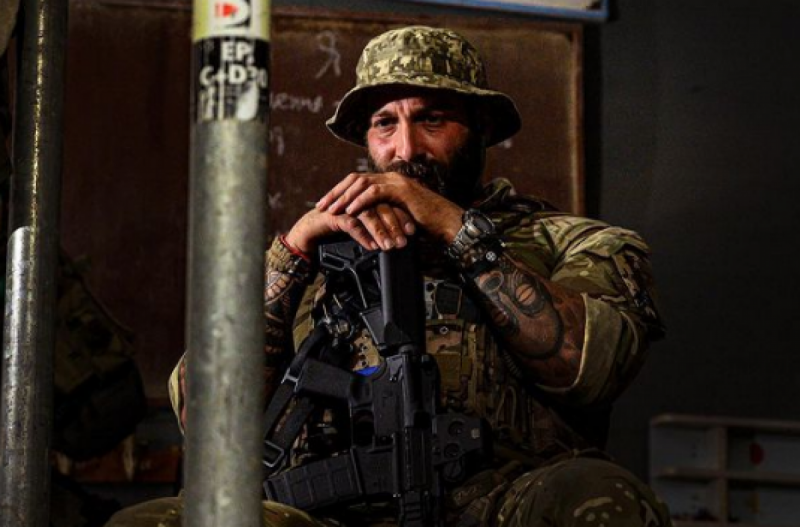 "Ти думав, ми не повернемося?": відомий телеведучий розповів про те, як прощався із життям на фронті