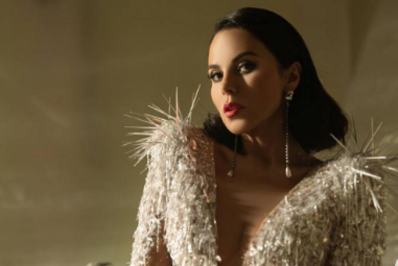 Настя Каменських у кричущому міні засліпила фанатів сяйвом пишних стегон