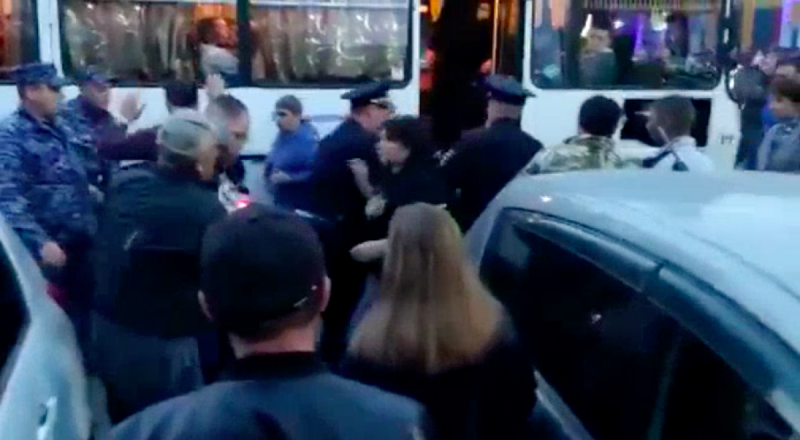 "Поехали с нами в Украину": в РФ мобилизованные избили полицейских и Росгвардию