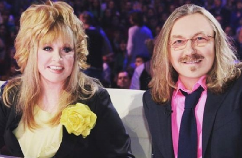 Алла Пугачова показала кістляві ніжки в непристойному міні