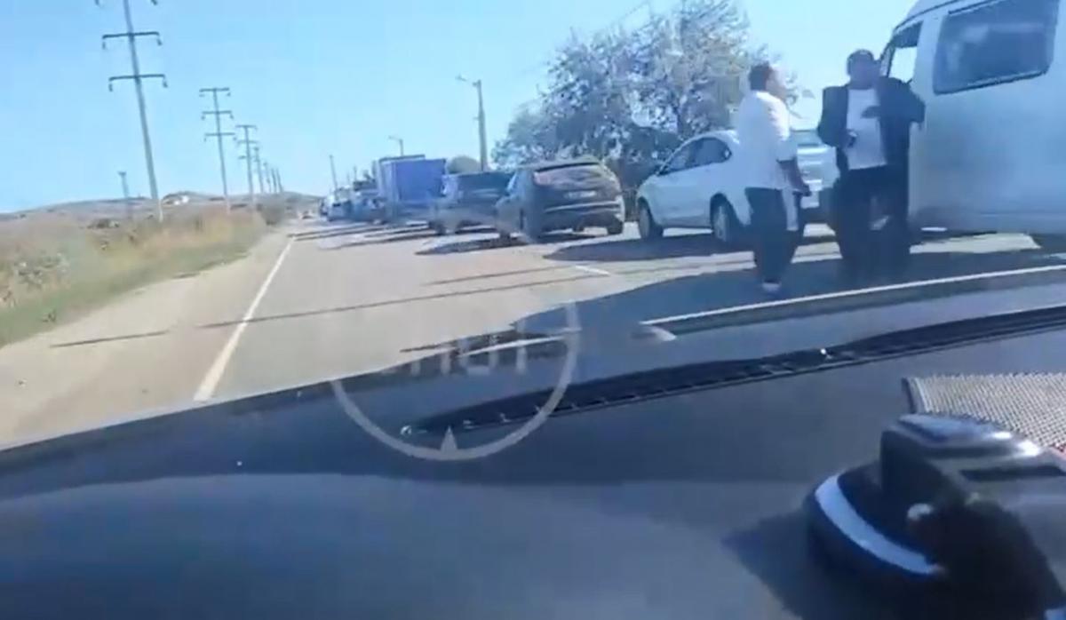 Очередь на паром в Крыму