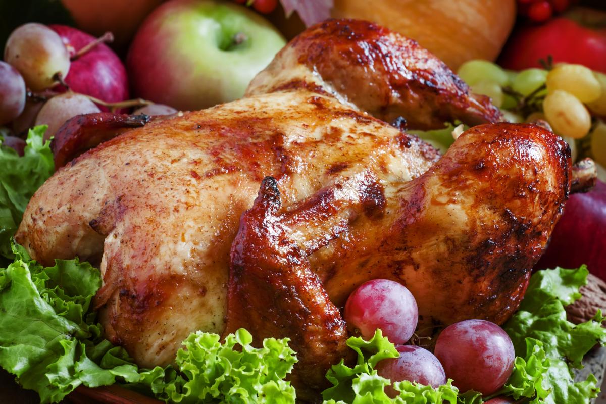 Салат с жареной курицей: простые и вкусные рецепты с фото