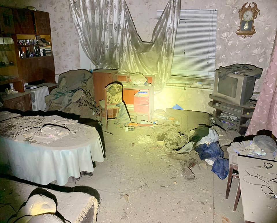 Наслідки обстрілу окупантами Нікополя – снаряд потрапив у житловий будинок Наслідки обстрілу окупантами Нікополя – снаряд потрапив у житловий будинок