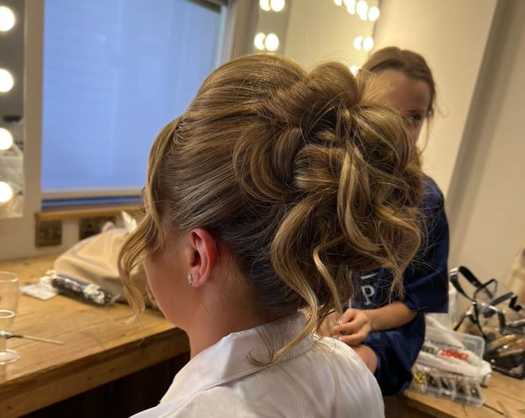 Які зачіски старять жінку після 40 років: 7 популярних стрижок, які точно додають вік Які зачіски старять жінку після 40 років: 7 популярних стрижок, які точно додають вік