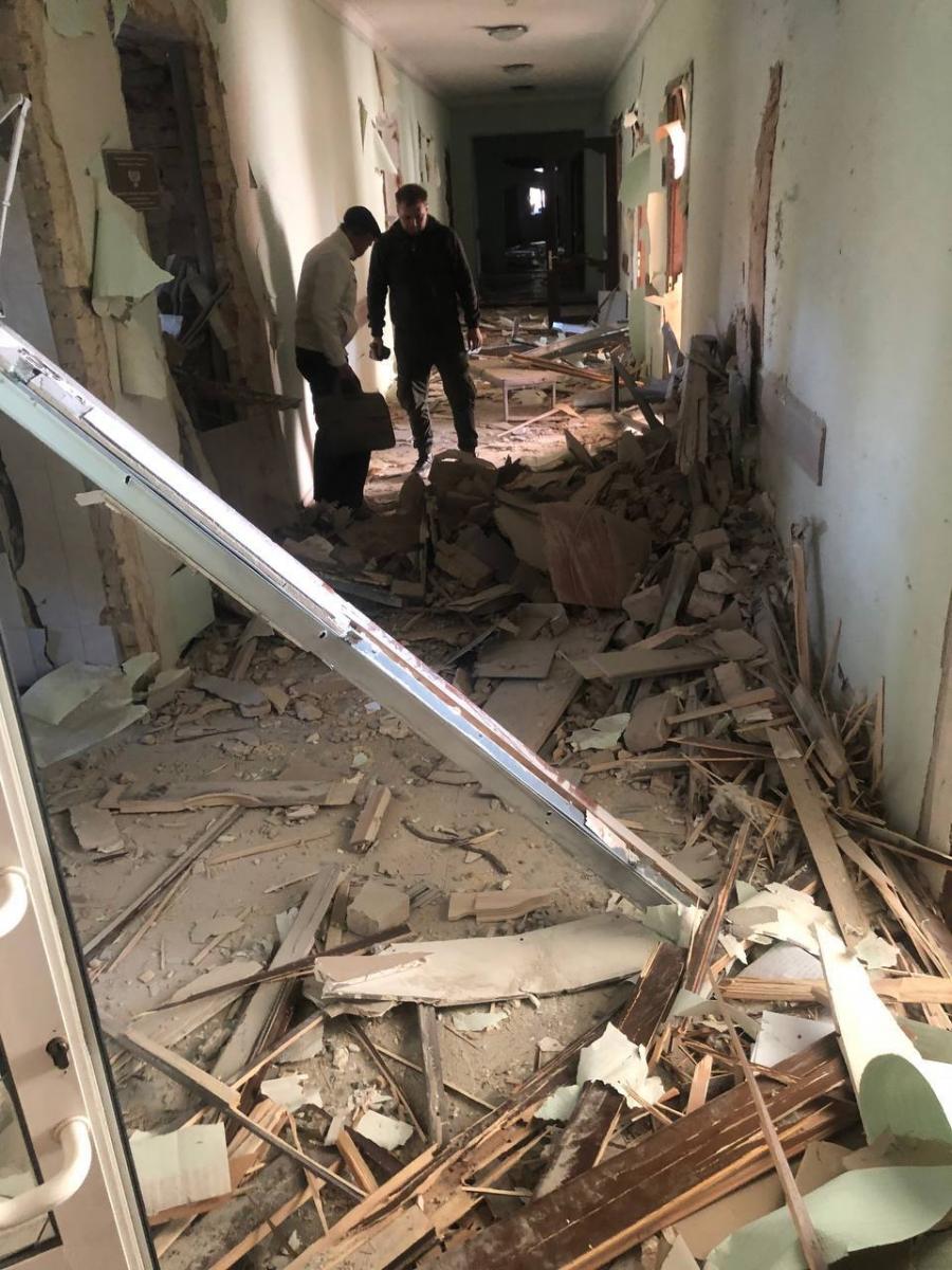 У Донецьку підірвали будівлю міськради У Донецьку підірвали будівлю міськради