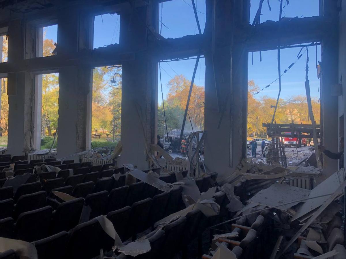 У Донецьку підірвали будівлю міськради У Донецьку підірвали будівлю міськради