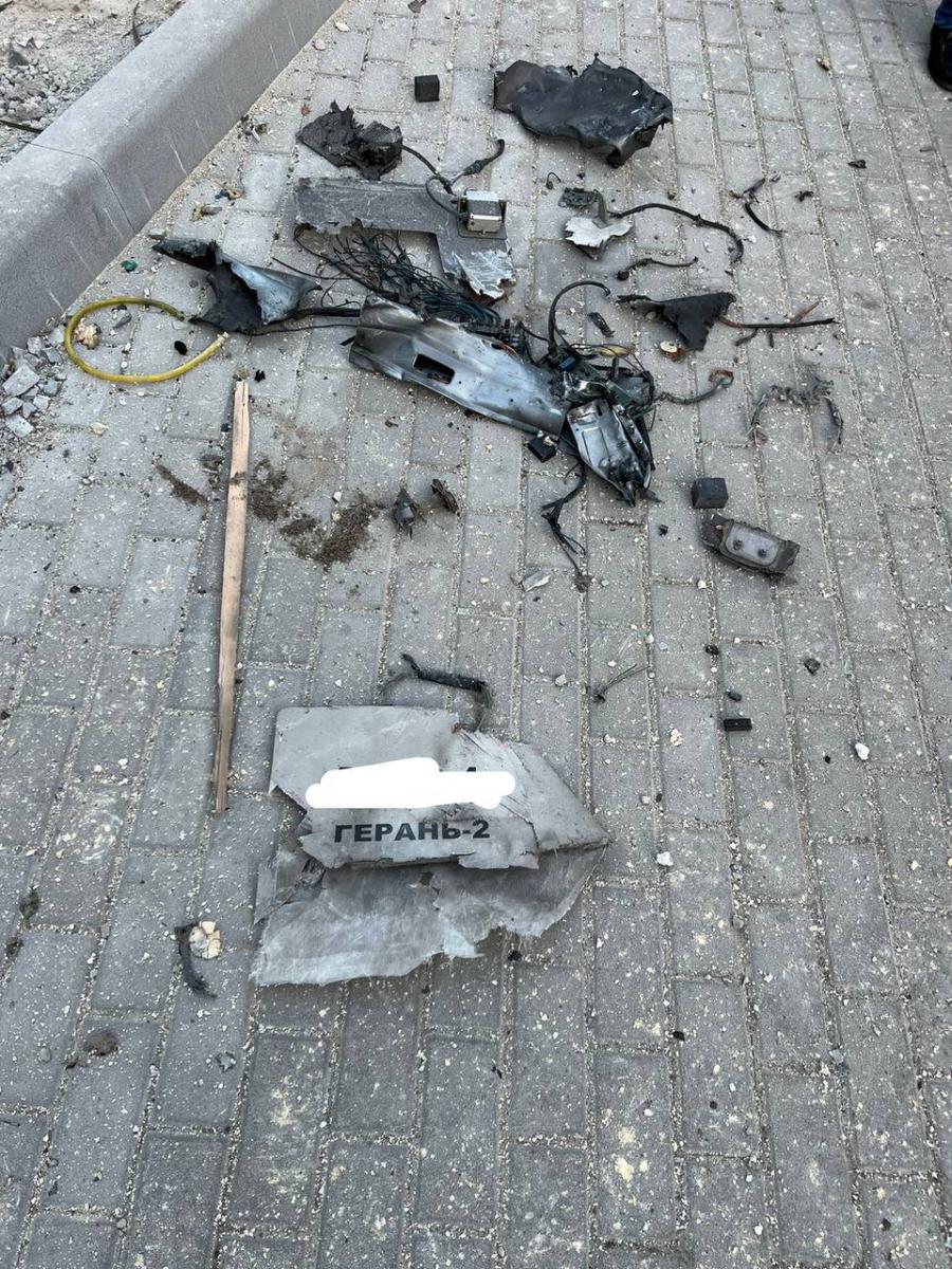 Обломок одного из дронов-камикадзе, сегодня утром атаковавших Киев. / 