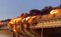 Паніка в Криму: Керченський міст закрили після потужної бавовни