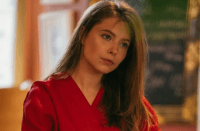 Старшую дочь Елены Кравец застукали в компании загадочного парня