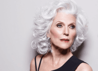 74-річна Мей Маск показала, як виглядала в купальнику в 20 років