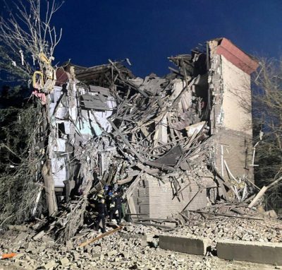 Ракетный обстрел жилых многоэтажек в Запорожье: 2 человека погибли, как минимум 5 - под завалами