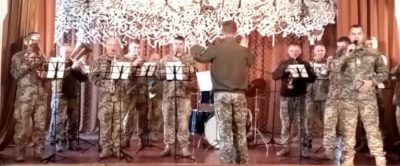 Сила музики: українські захисники заспівали з оркестром 
