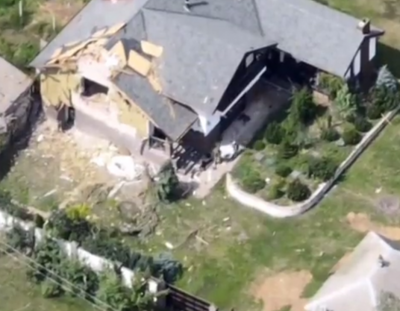 Війська РФ вкрали пралку в Україні: відео двох окупантів з машинкою в руках потрапило в Мережу