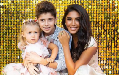 Санта Димопулос с детьми Санта Димопулос с детьми