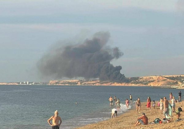 Потужні вибухи та детонація: на військовому аеродромі РФ в Криму нова "бавовна"