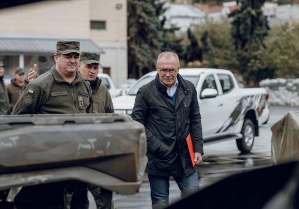 Авіакомпанія "Українські вертольоти" передала Нацгвардії позашляховики та інше обладнання на 21 млн грн