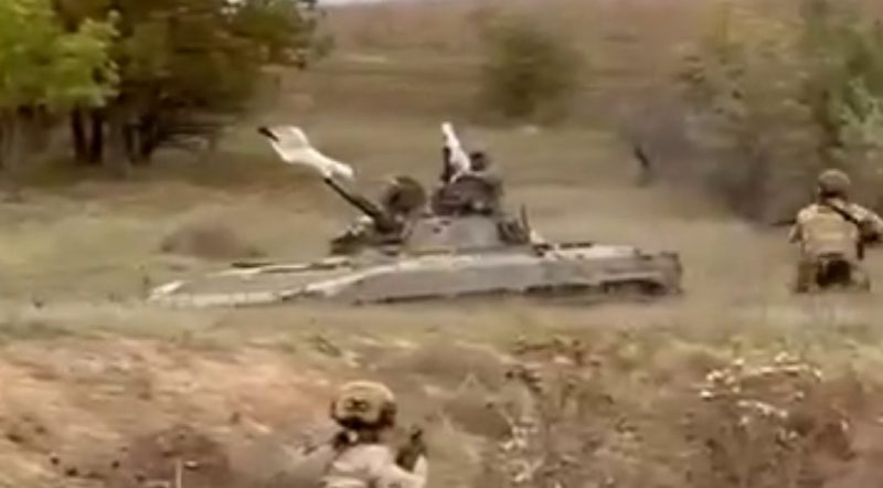 "Мы купили БМП": оккупанты сдались в плен ВСУ и продали свою бронетехнику