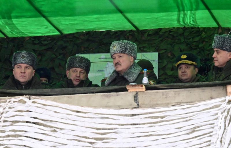 У Білорусі запровадили режим "контртерористичної операції" та проводять приховану мобілізацію