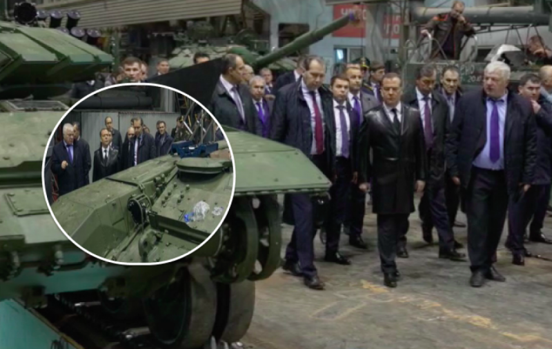 "Ждите": Медведев натянул черный плащ и начал угрожать Украине