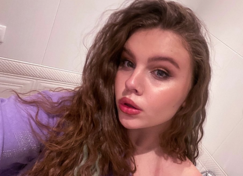 Лучше Черной мамбы: 16-летняя дочь Ольги Фреймут едва втиснула пышные формы в облегающий комбинезон