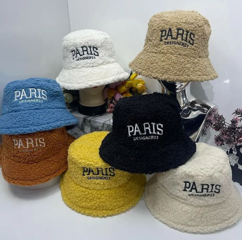 Теплі жіночі шапки 2023 дивовижної краси, що зігріють навіть у люті морози Теплі жіночі шапки 2023 дивовижної краси, що зігріють навіть у люті морози