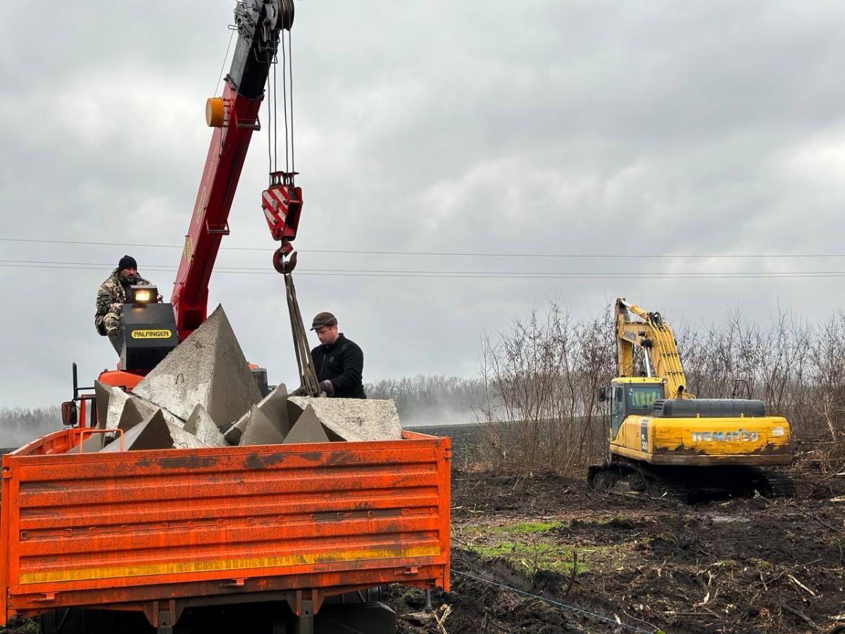 В Белгородской области России начали строить "засечную линию" на границе с Украиной