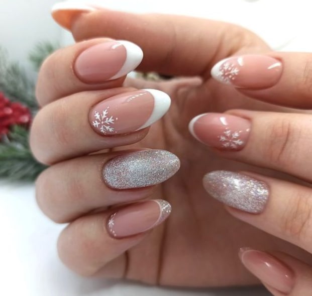 Новорічний манікюр 2023 френч