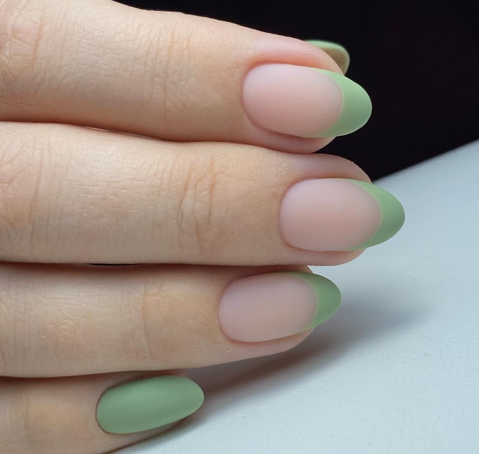 Новорічний манікюр 2023 френч