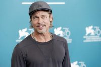 58-летний Брэд Питт выгулял новую пассию, младше него на 30 лет