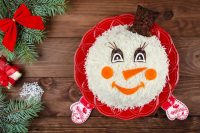 Потрясный салат на Новый год из 6 самых простых ингредиентов, которые есть у каждого: простой рецепт