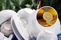 Зачем натирать посуду лимонной кислотой: устранит проблему, которая преследует многих хозяек