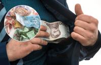 Почему нельзя носить деньги в кармане или как притянуть к себе бедность