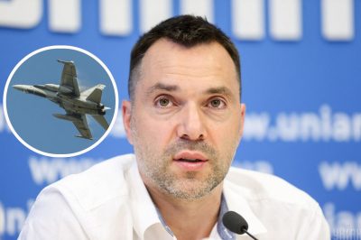 Самолеты 4,5 часа были в воздухе: Арестович рассказал, почему РФ не ударила по Украине ракетами
