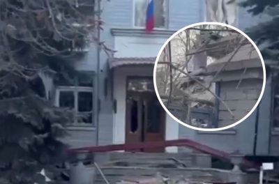 Ракета HIMARS попала в кабинет головы: в Голой Пристани уничтожено здание оккупационной администрации