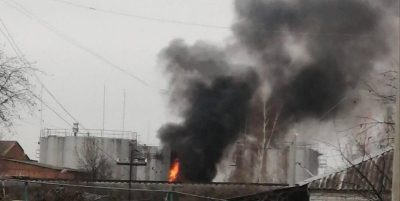 Полум'я і чорний стовп диму: під Білгородом потужна пожежа після бавовни